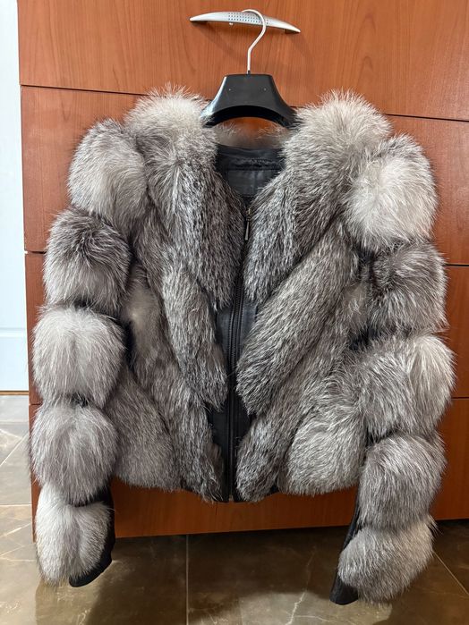 Кожено палто с естествен косъм и опция за елек