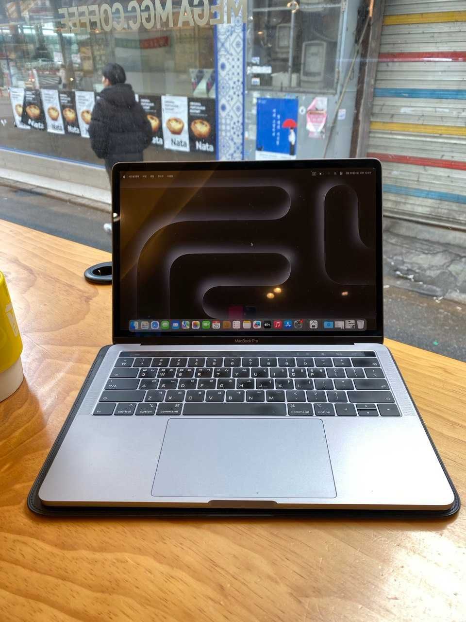 Macbook pro 2018 13 inch fullbox