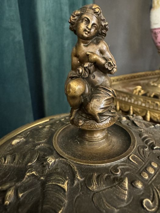 Pereche de urne din bronz