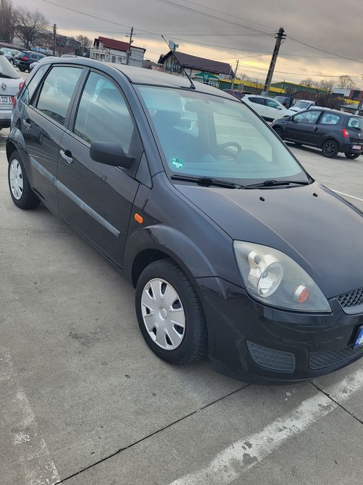 Vând Ford Fiesta