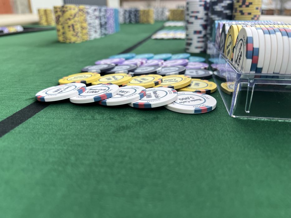 Jetoane Poker ceramice + Masa Poker customizata Monte Carlo stoc