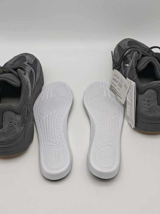 Adidas Yezzy Boost 700