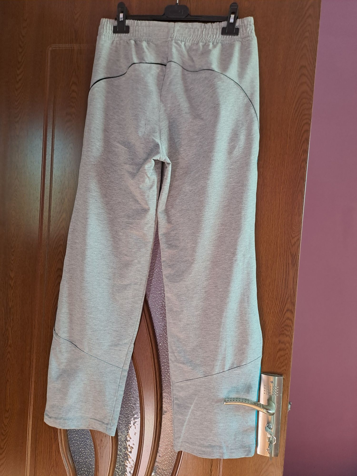 Vând Pantaloni de Trening Mărimea XL