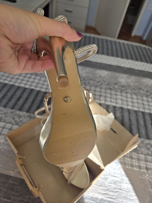 Блестящи токчета но много висок ток