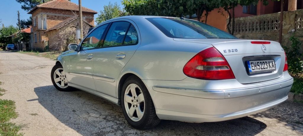 Mercedes-Benz E320 V6-7Gtronic