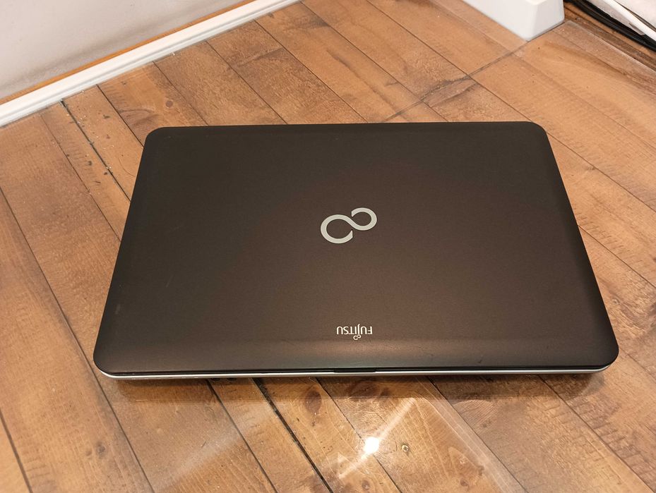 Лаптоп Fujitsu LifeBook A512 / 15.6"