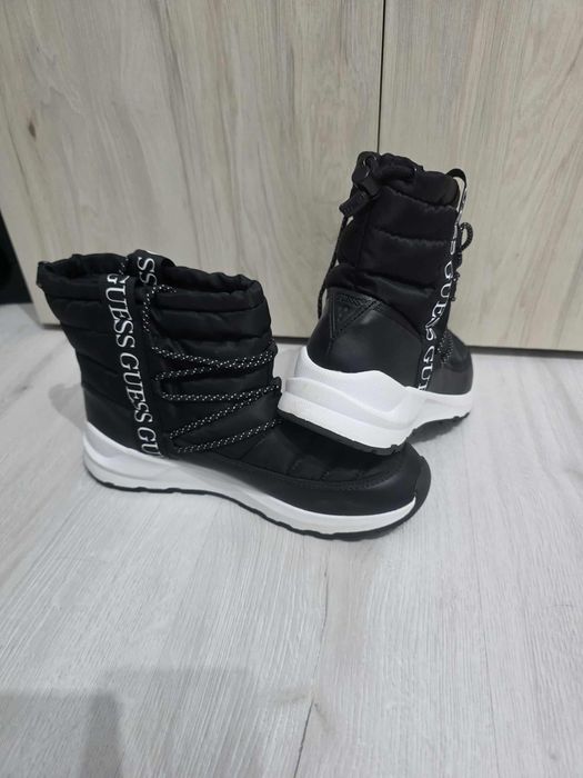 Апрески Guess Winter Puffy Ankle Boots size 8