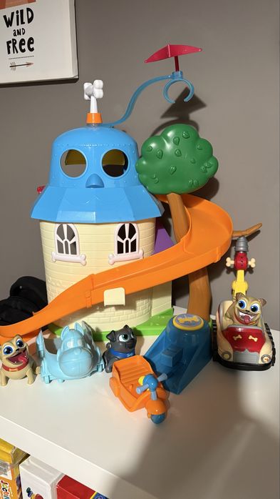 Casuta catelusilor Bingo si Rolly