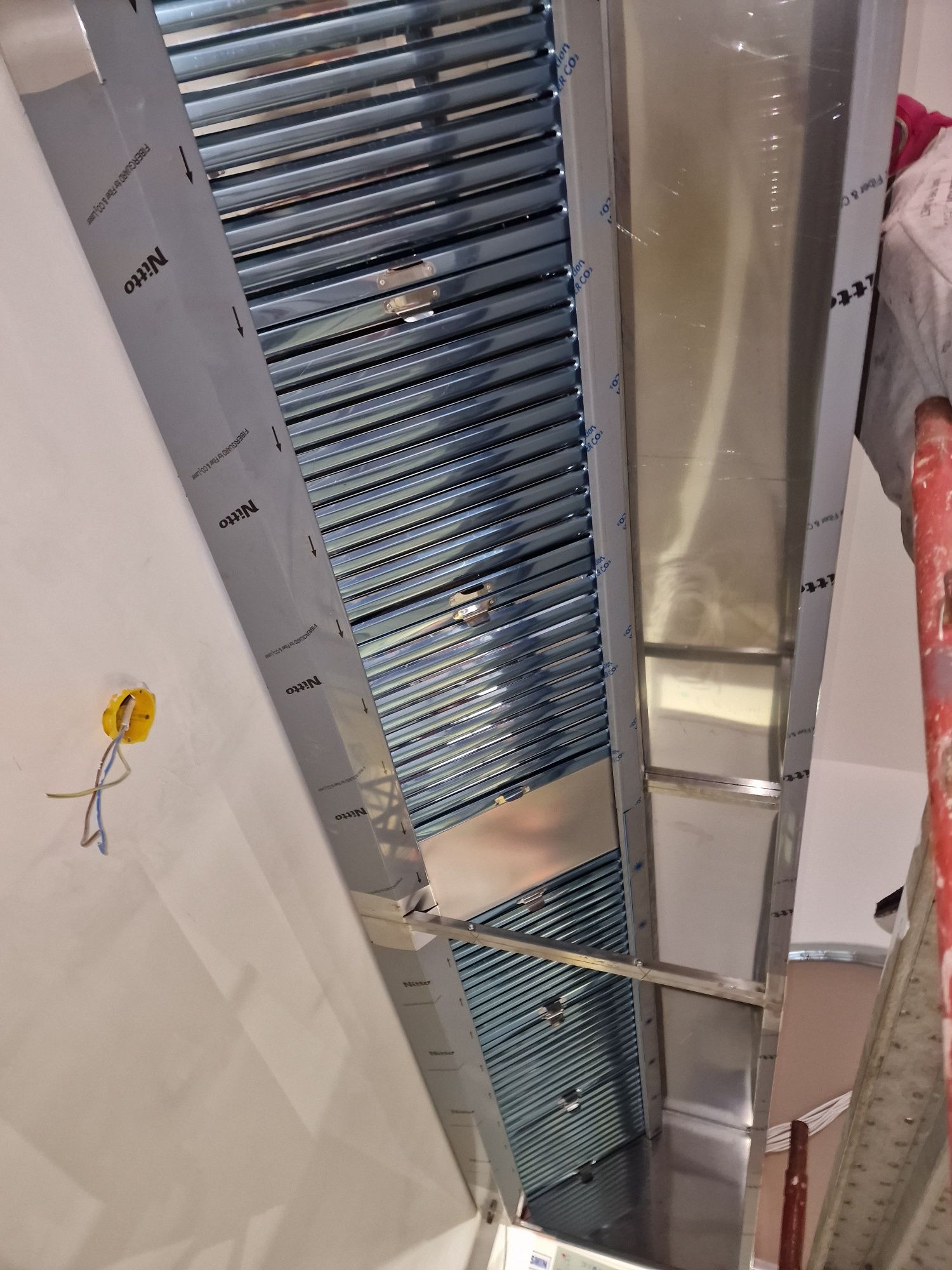 100 Executie, montaj , curatare autorizata HoReCa hota inox si tubulat