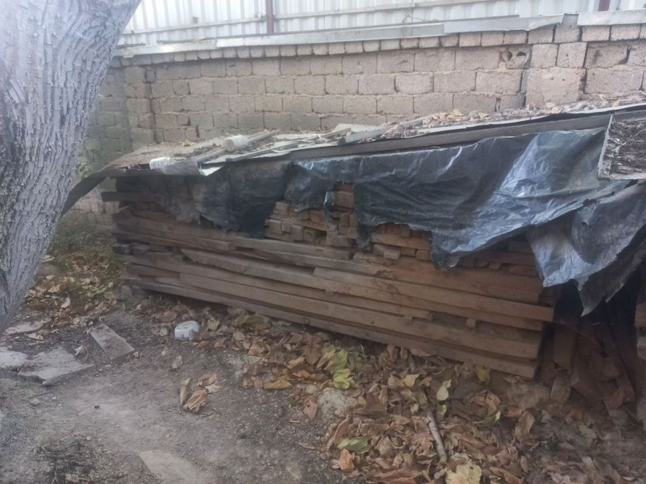 15 кубов обрезного ореха, сухой. Размеры разные.