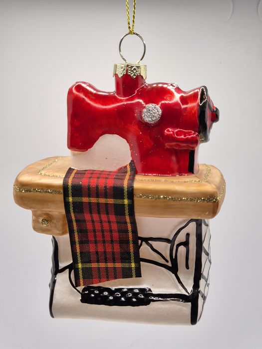 Новые, елочные игрушки