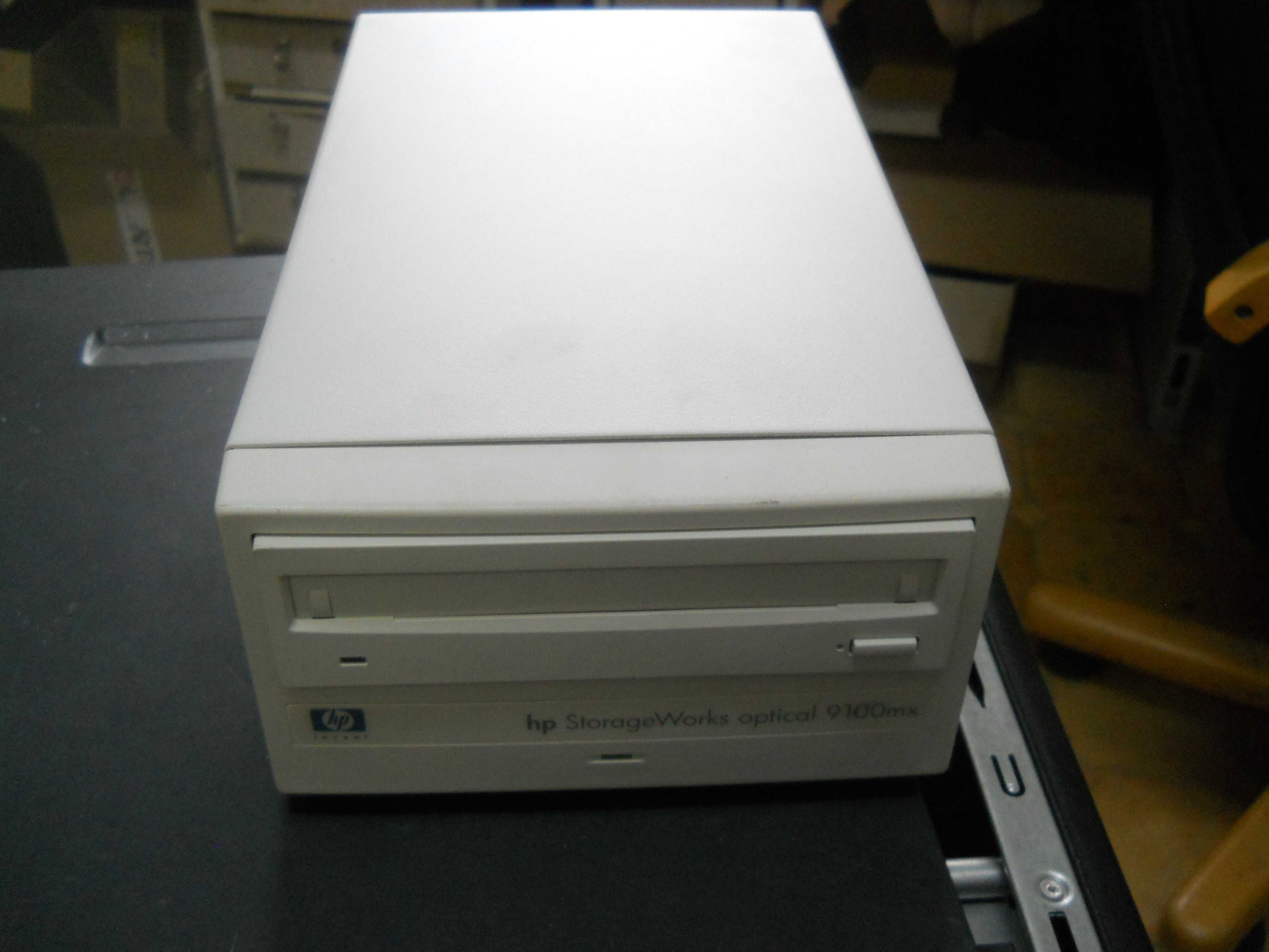 Unitate externa HP StorageWorks Optical 9100MX SCSI