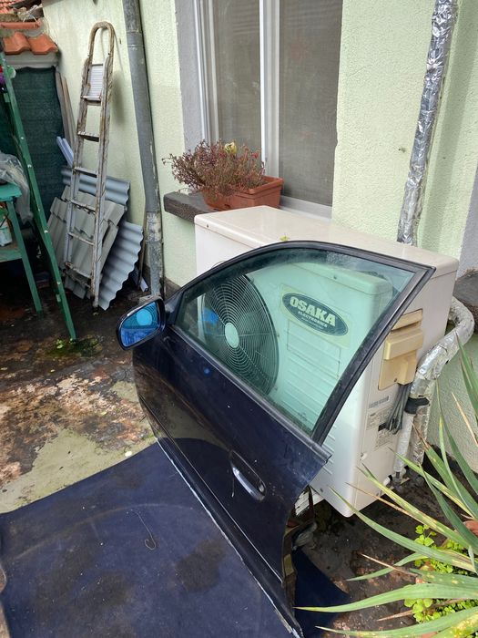 Продавам огледало за Ауди а3 тъмно син металик LZ5L