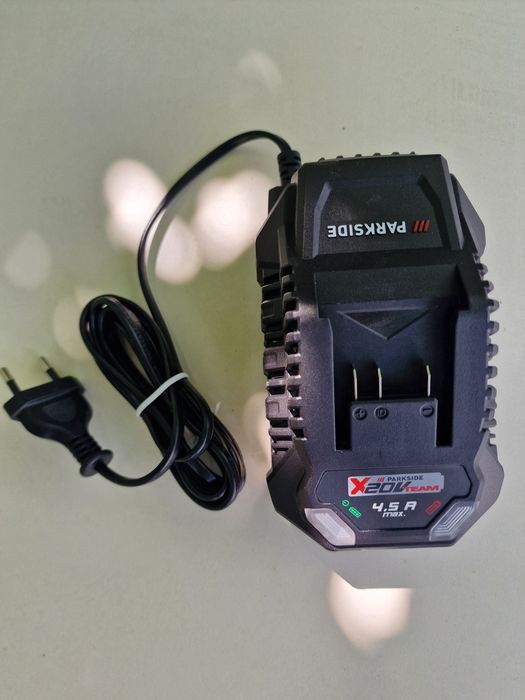 Parkside Incarcator de 4.5 A - 20 V PLG 20 C3