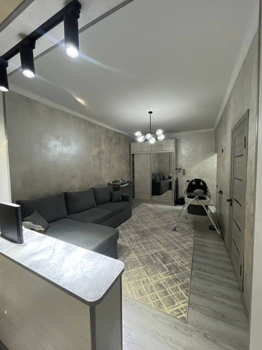 Продается квартира однокомнатная переделанная в двух комнатную