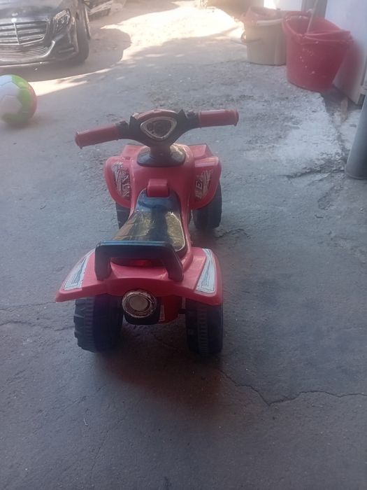 Бебешко бъди за бутане със няколко детски песни