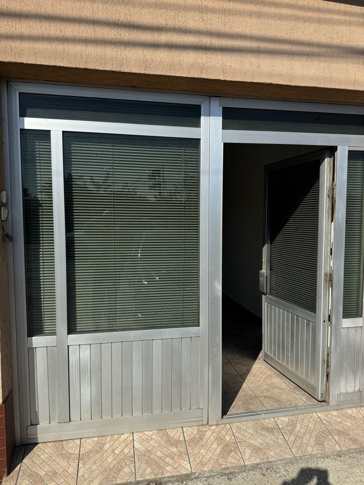 Usi aluminiu second hand in stare foarte buna