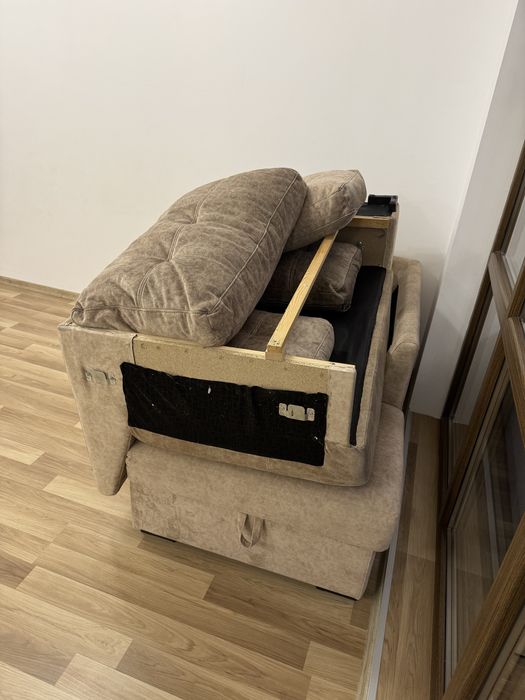 Ъглов диван с холна масичка (разтегателно двойно легло)