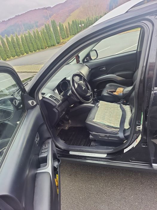 Vând Mitsubishi outlander 4x4