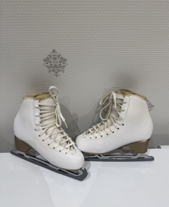 Продам коньки EDEA