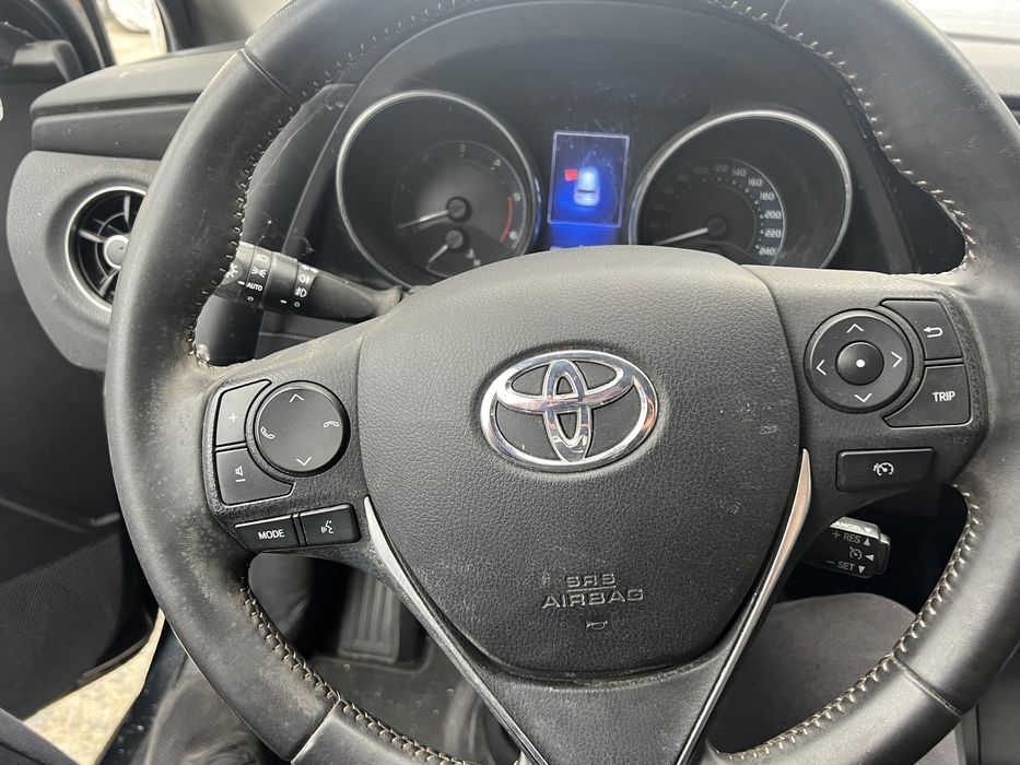 Toyota Auris 1.6 D-4D на части