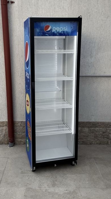 Se vinde rafturi de perete, gondole,vitrine frigorifice