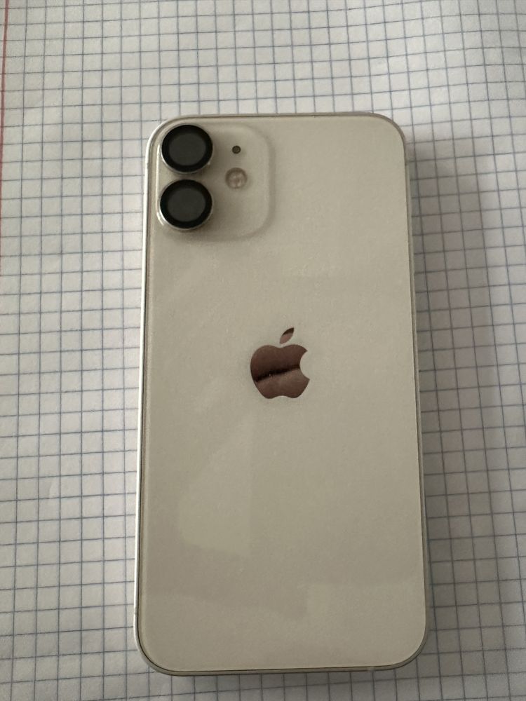 iPhone 12 mini.