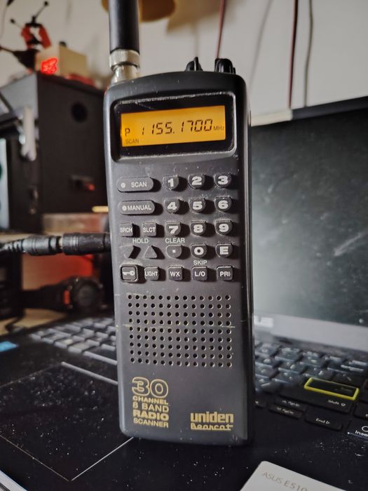 Uniden 8 benzi scan , perfect functional