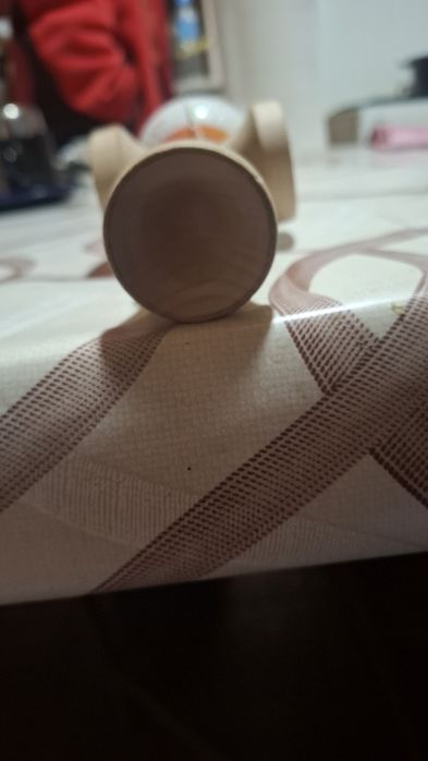 Vând kendama lotus