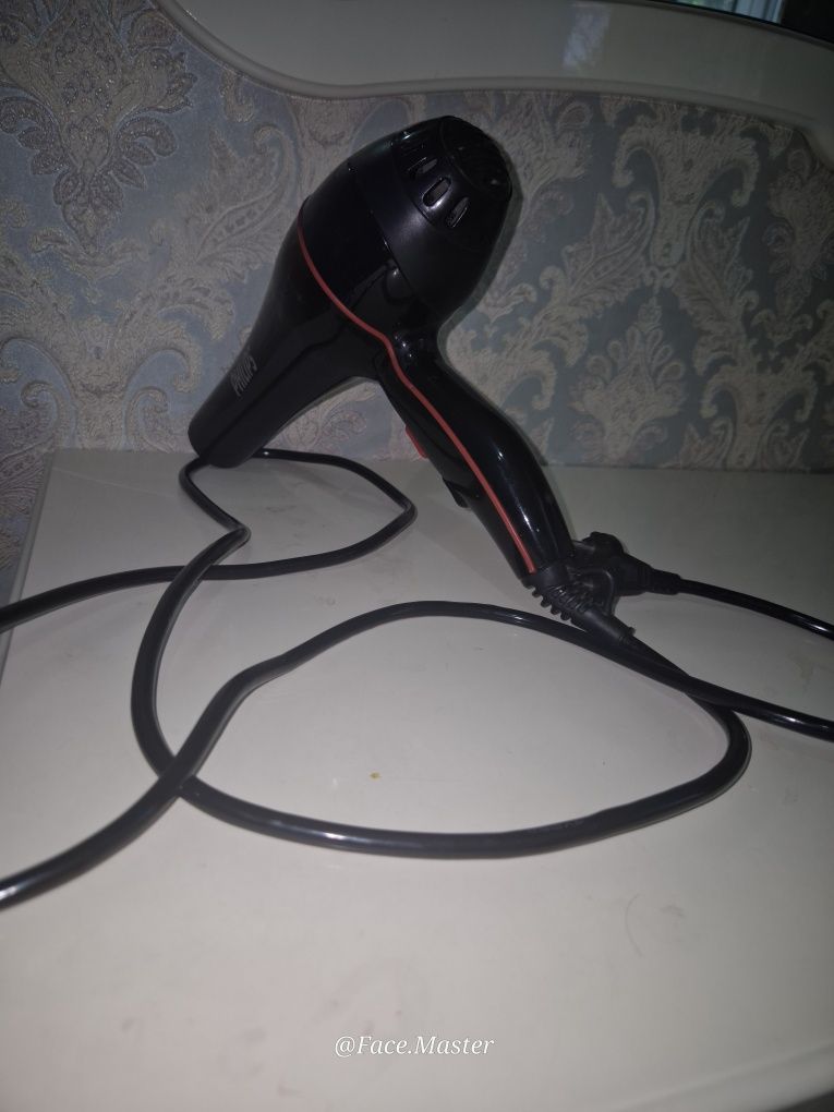 Продам фен Philips
