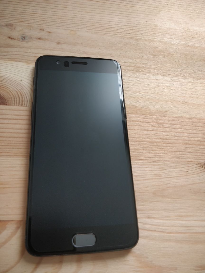 Легендарный смартфон OnePlus 5 8/128 в идеальнейшем состоянии.