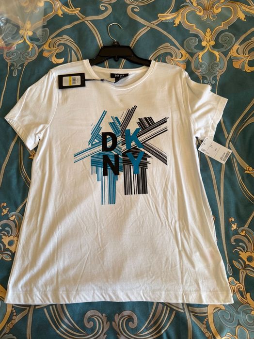 Tricouri dama noi cu etichete DKNY