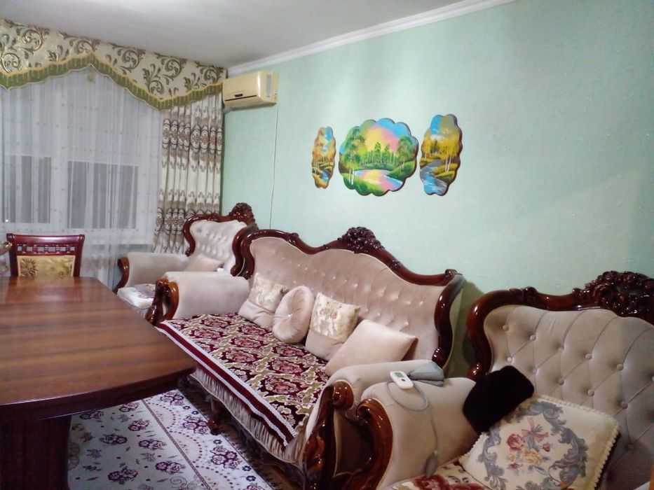 Диван в комплекте