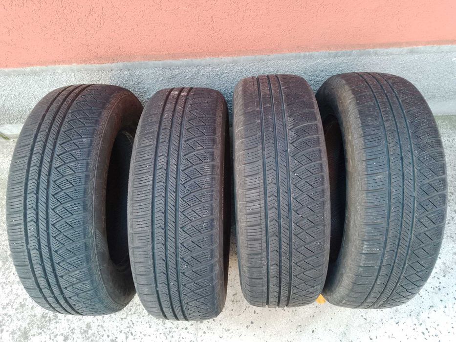 Всесезонни гуми 215/65R16