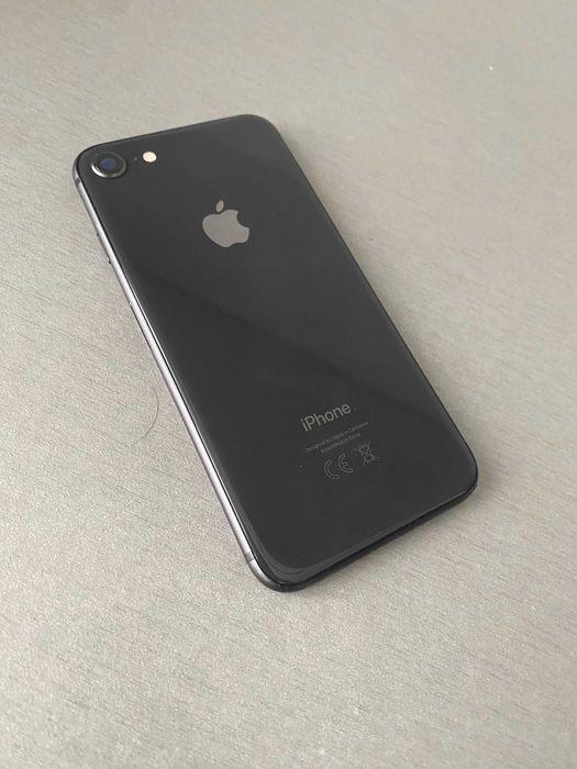 spate original ! pentru iPhone 8 Bun !