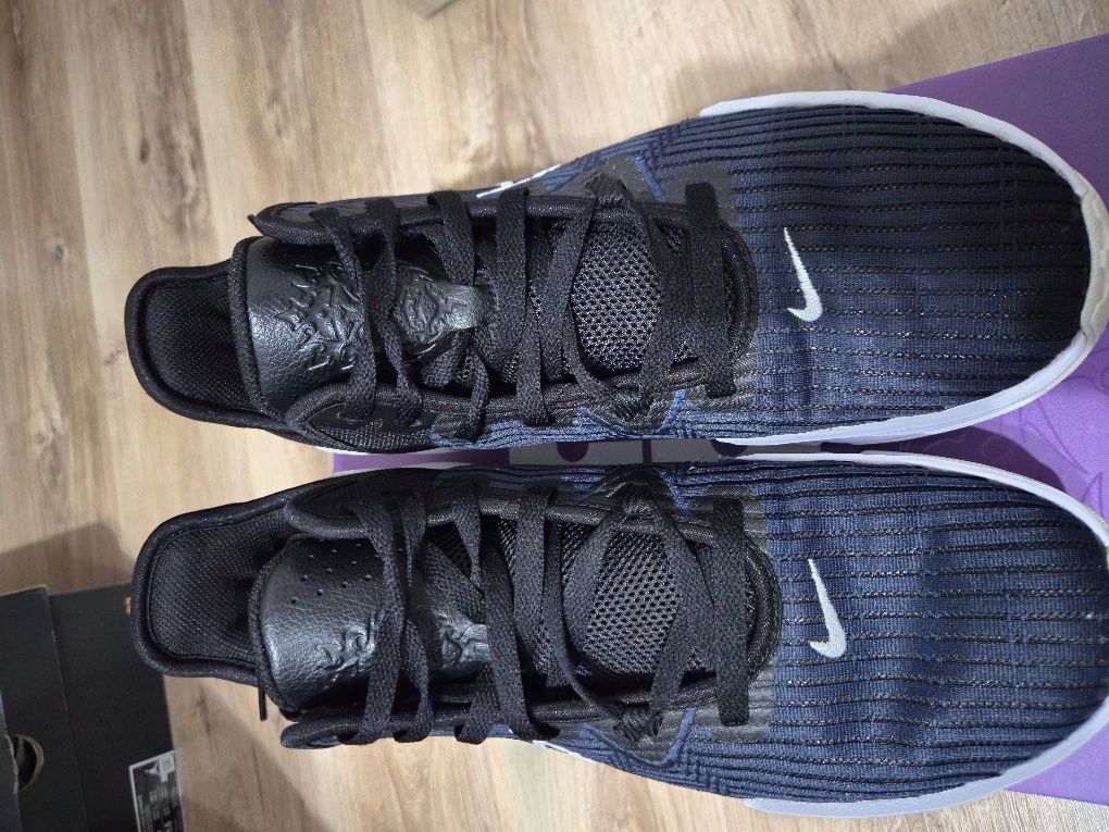 Adidași Nike LeBron Witness VIII
