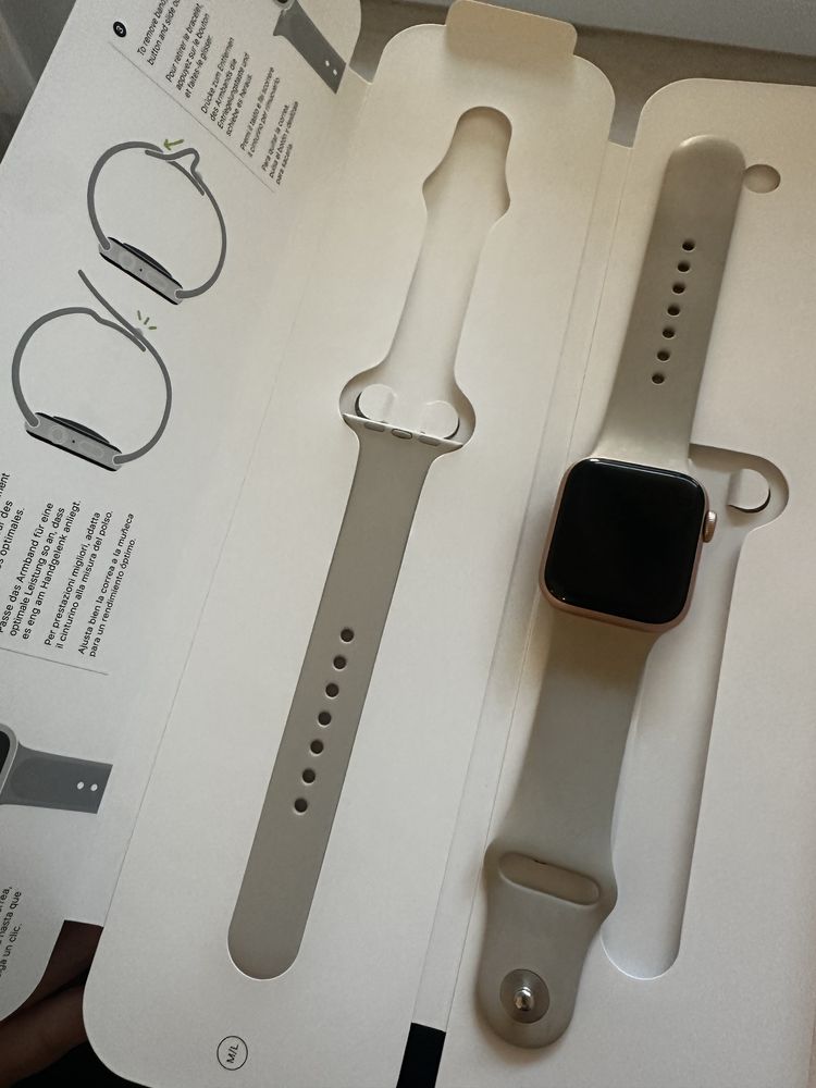Apple Watch SE 40mm Gold Starlight