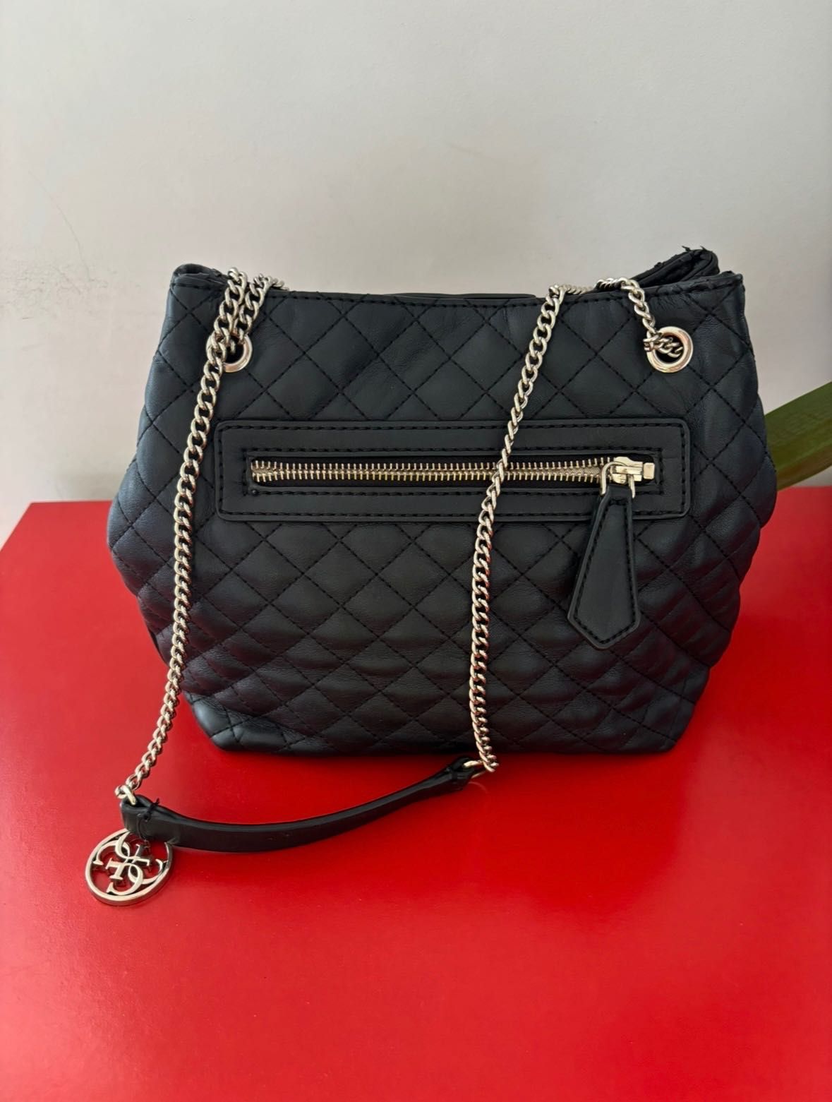 Черна чанта Guess
