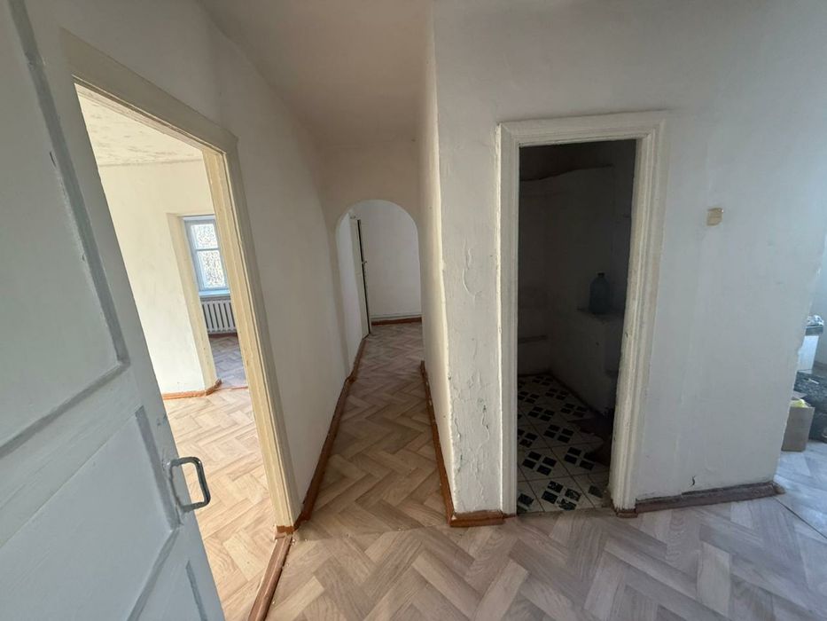 Срочно Продам 3 - Комнатную квартиру.