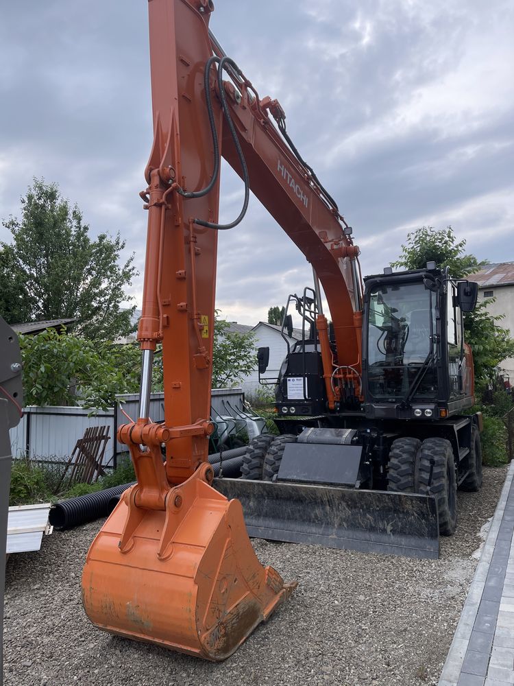 Inchiriez excavator