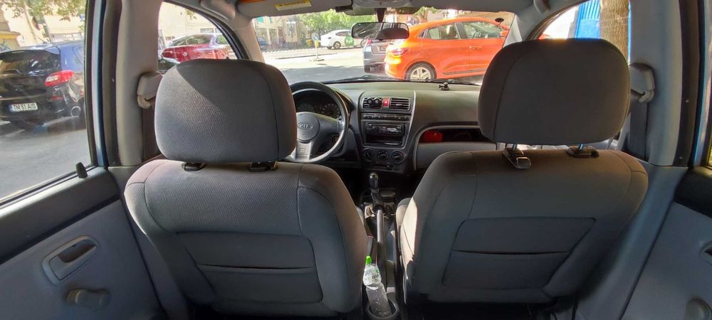 Vând auto Kia Picanto foarte utilă