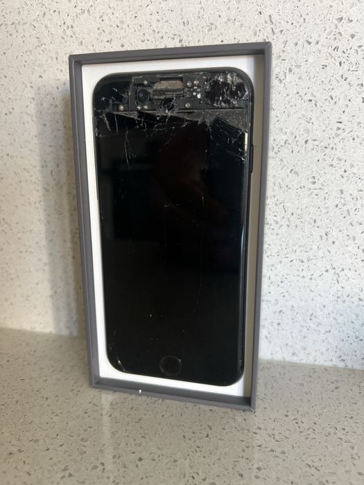 Iphone 8 64 GB  apple