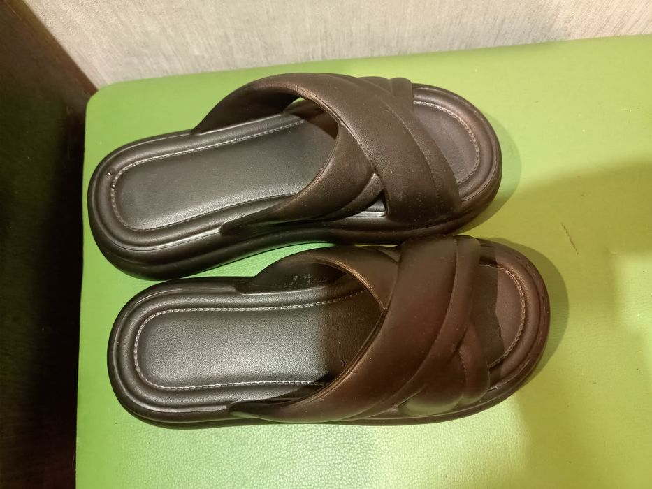 Продам новые сандалии