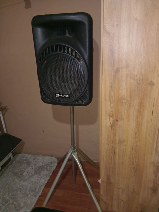 Vand sau schimb cu diferite boxa activa boxa merge foarte bn