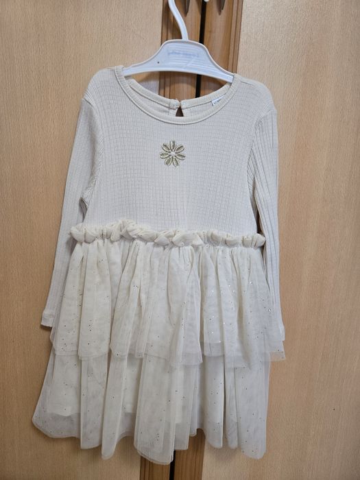 Рокли за момиче размер от 2 до 3 годинки.