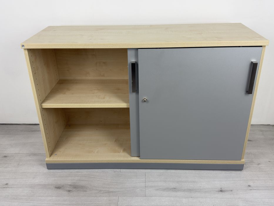 Практичен немски шкаф с плъзгащи се врати подходящ за документи;