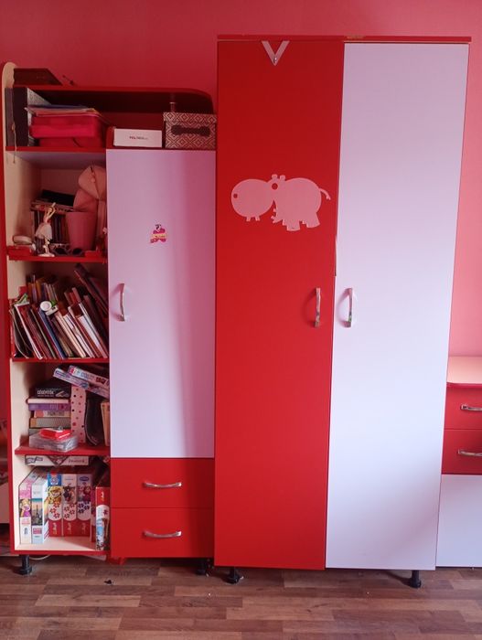 Vand mobila fete, dulap, pat, birou