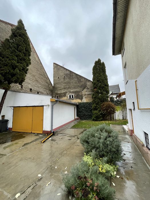 Casa de vanzare in zona centrala
