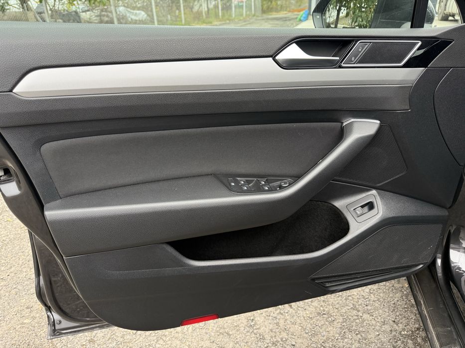 Vând volkswagen passat