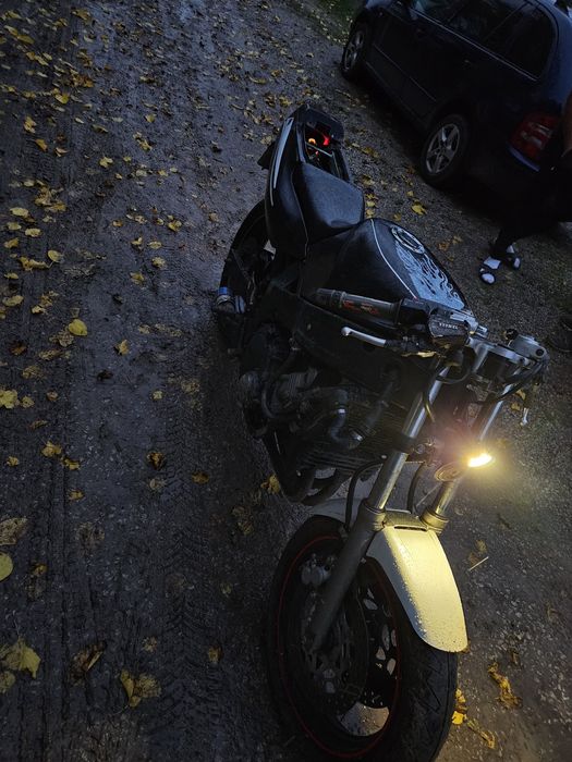 Продавам -Yamaha fzr 600